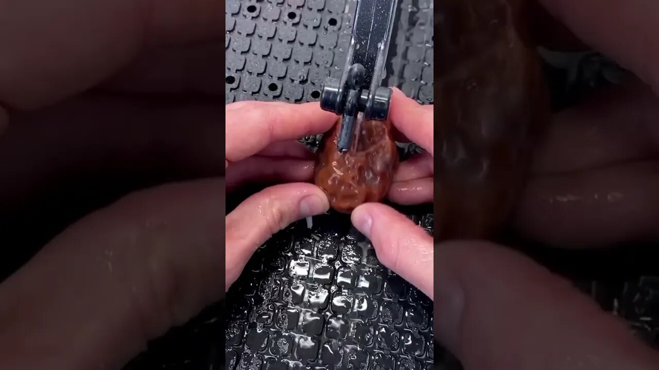 Uncutting an agate