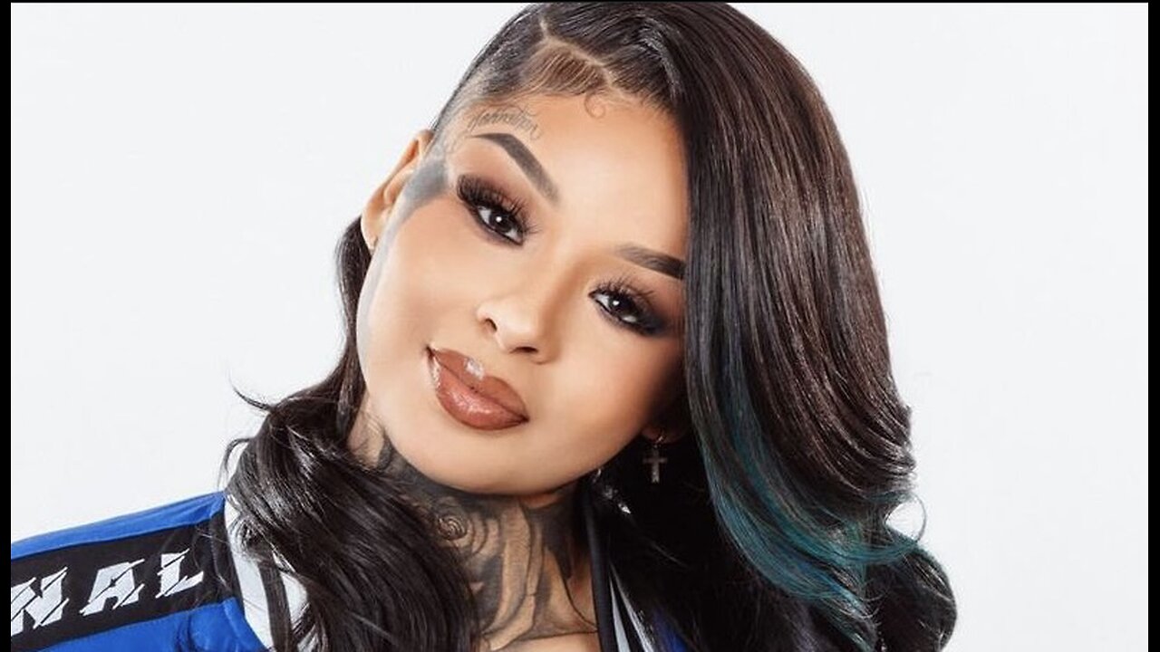 Chrisean Rock Praying with a Fan!! 🙏🏾🙏🏾