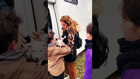 KIDS see their new puppy for the first time 🥹
