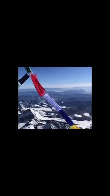 This is what the summit of Mount Everest looks like on a clear day