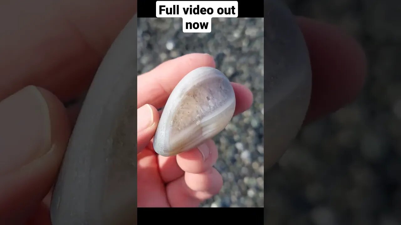 Beautiful crystal center agate washed up on the beach 💎 #short #agate #rockhound #crystal