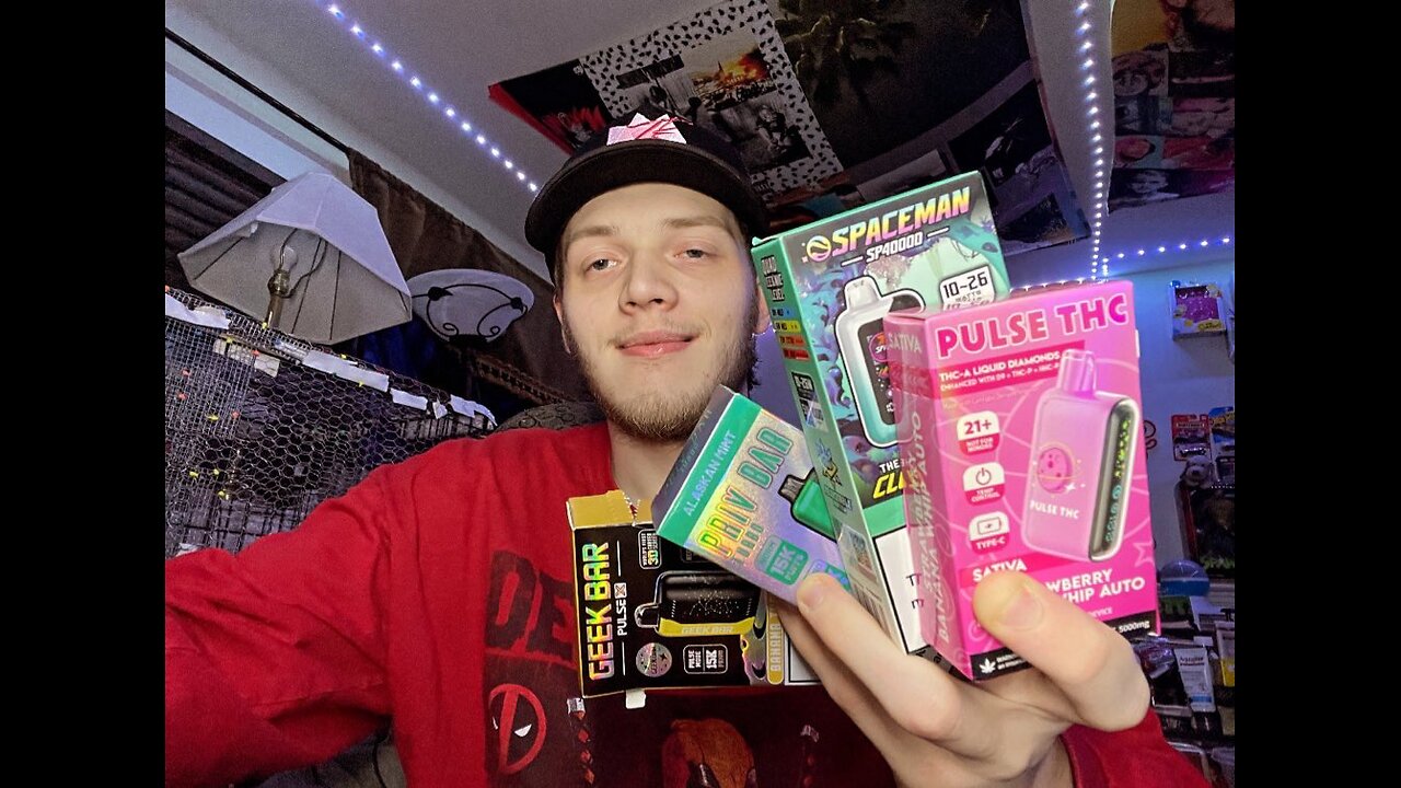 Reviewing GeekBar Banana taffy freeze & PrivBar Alaskan mint/Unboxing DisposableClouds305 pack!!