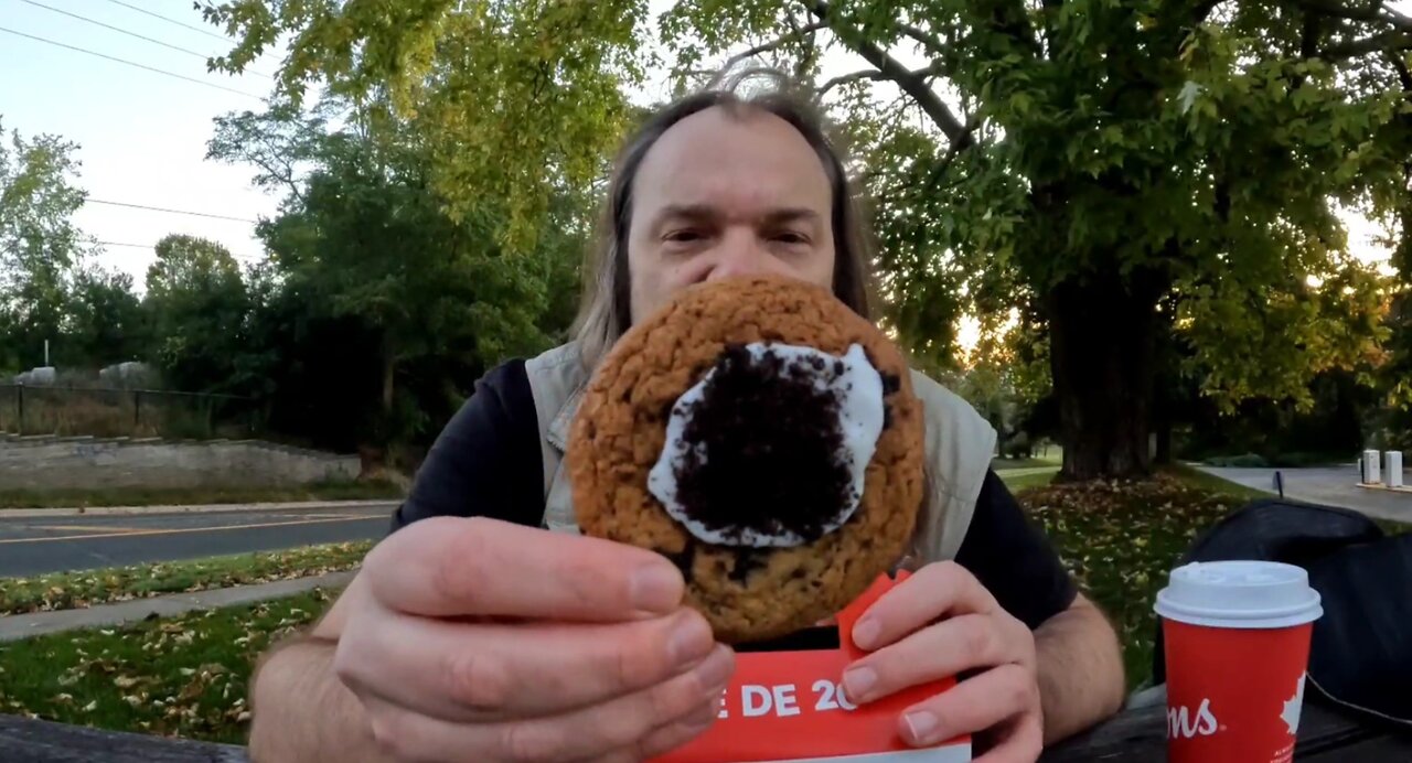 Tim Hortons Dream Oreo cookie and Dream chunk Chocolate cookie + Caramilk Latte Canada Review