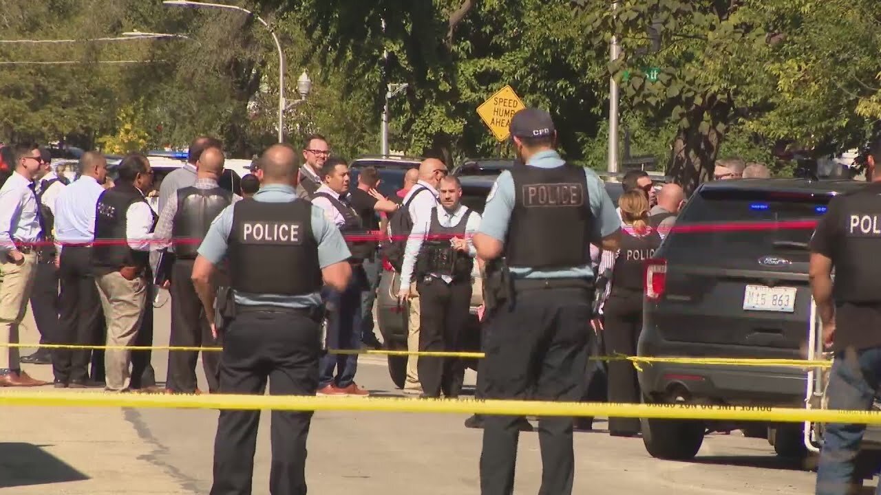 Officer shot in leg, teen shot in groin on Chicago's South Side