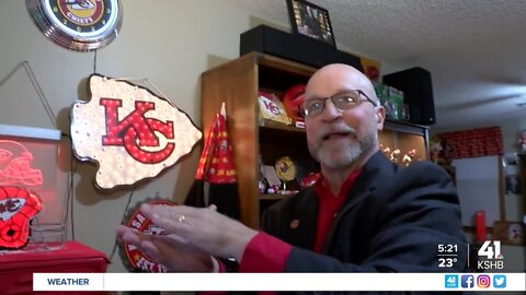 Manhattan man owns world's largest Chiefs collection