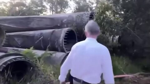 Alarming footage of the discarded remains of a wind farm in Queensland, Australia