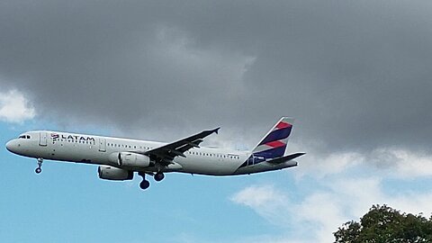 Airbus A321 PT-MXE vindo de Fortaleza para Manaus