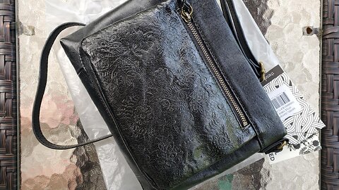 The Sak Womens Sanibel Leather Mini CrossBody Bag