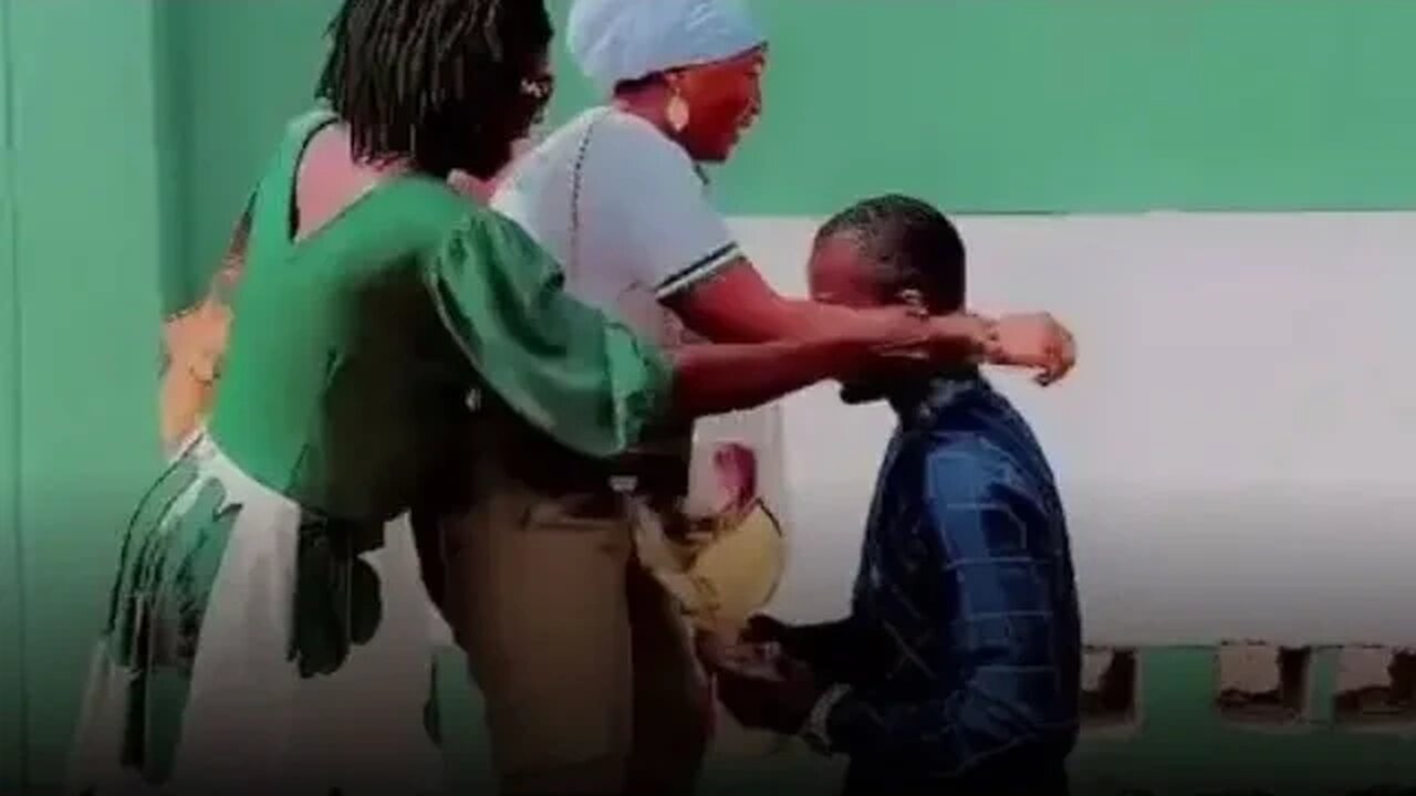 Man proposes marriage to his Corper girlfriend during her passing out parade in Abuja