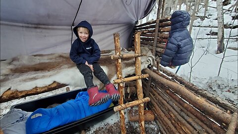 Bushcraft Bunkbed Winter Camping Trip (Building a Winter Survival Shelter)