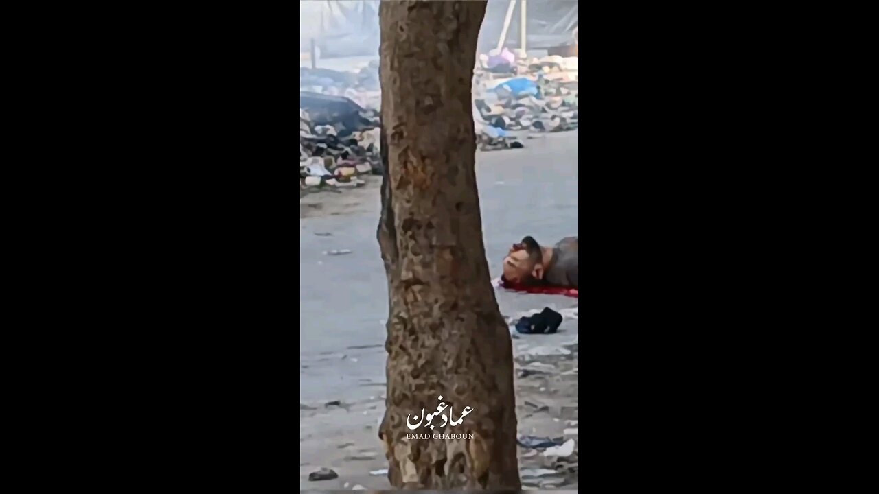 مشهد قاسي... قناصة الاحتلال يعدمون شاباً في مخيم جباليا💔 .
