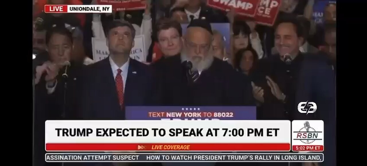 Rabbi Melnick gives blessing at New York Trump rally