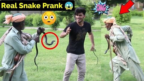 REAL SNAKE PRANK - EPIC SNAKE PRANK IN PAKISTAN - FUNNY REACTIONS ( PART 1 ) Still Fun Prank