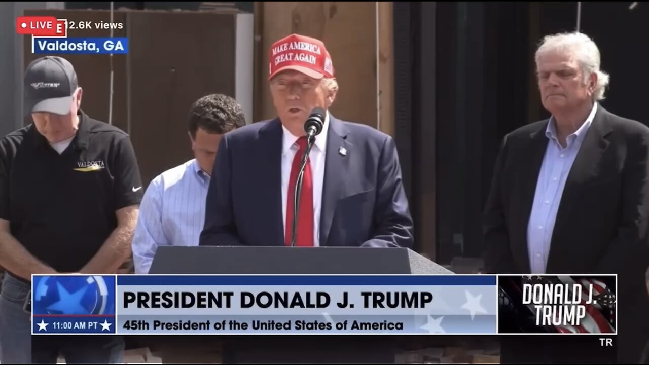 TRUMP❤️🇺🇸🥇🪽OFFERS MOMENT SILENCE/PRAYER🤍🇺🇸🏅🪽FOR HURRICANE VICTIMS💙🇺🇸🏅🪽💦🌊🏘️⭐️