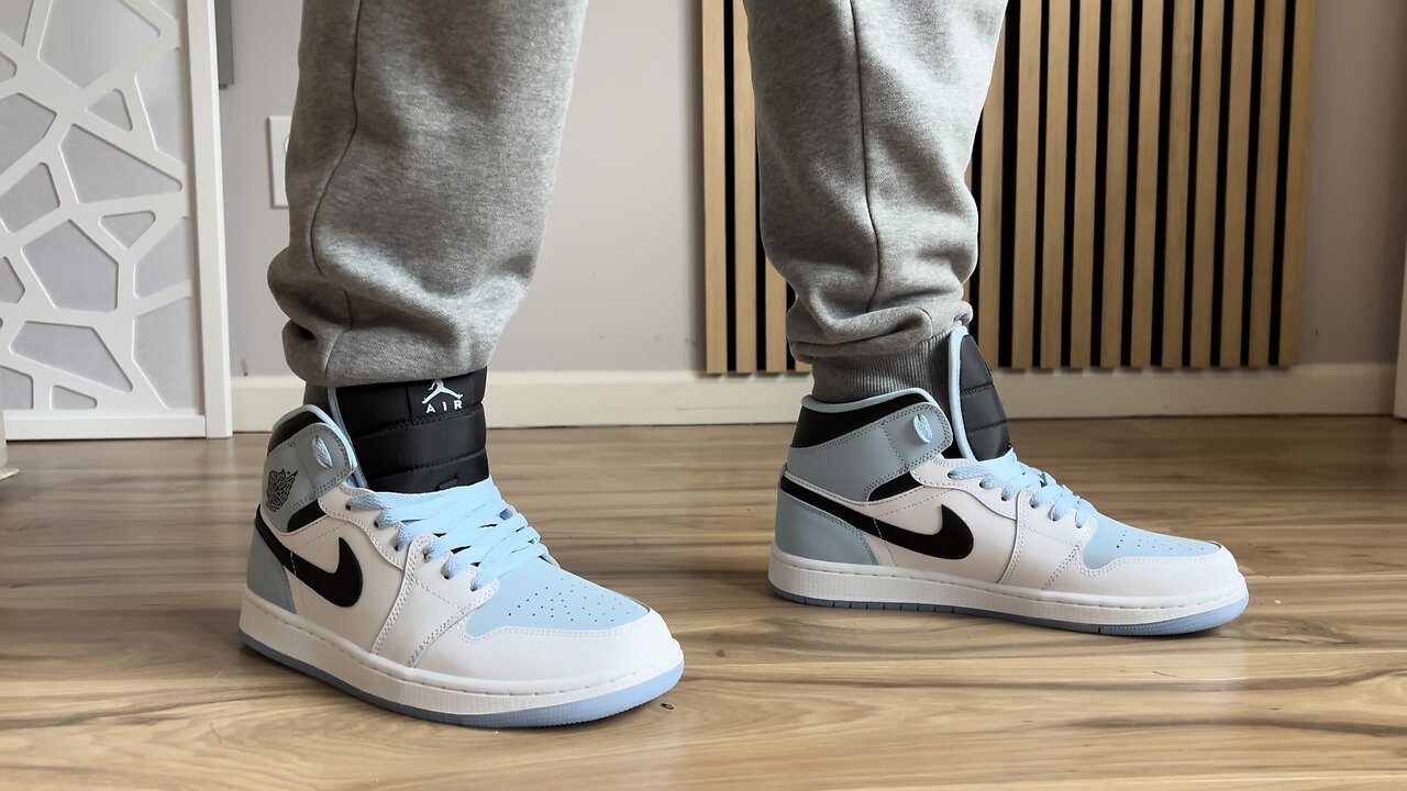 Nike Air Jordan 1 Mid SE White/Ice Blue/Black