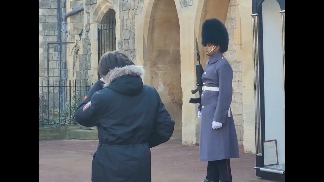 Disrespectful kids scared when the the kings guard moves #windsorcastle