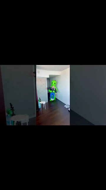 What would YOU do if this happened? #prank #aliens