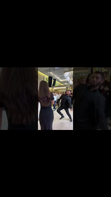 ДЕВУШКА ПО КАЙФУ ТАНЦУЕТ НА СВАДЬБЕ