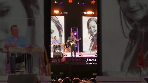 Country singer Scotty McCreery kicks fan out of concert for hitting a woman