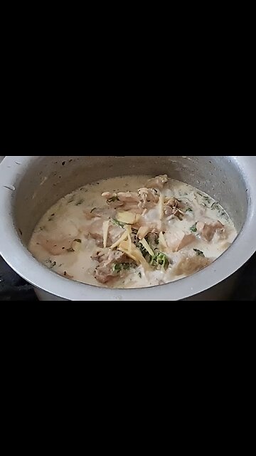 This creamy chicken recipe is the best way to get your family to eat their veggies! #recipe