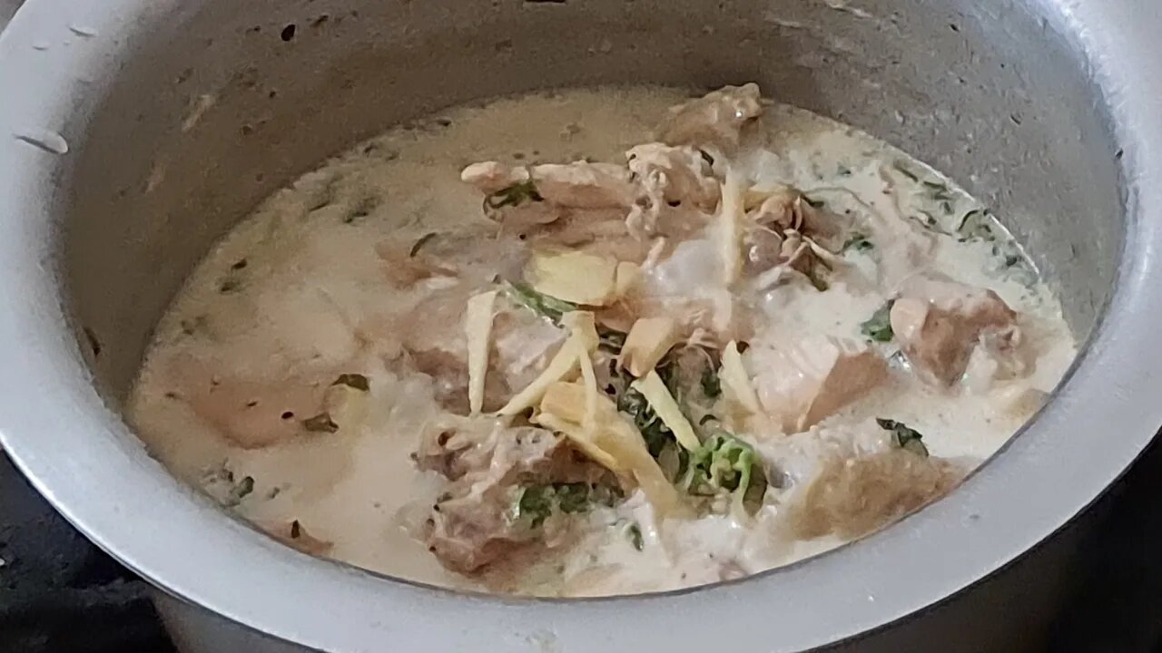 This creamy chicken recipe is the best way to get your family to eat their veggies! #recipe