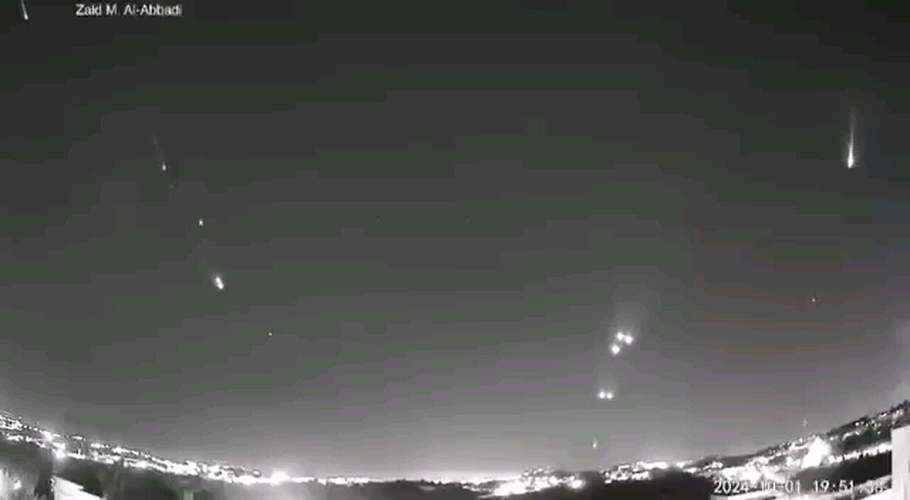 A Jordanian photographer caught the Iranian missiles in Jordan's sky. Star Wars got nothing on this!