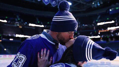 WATCH: Tampa Bay Lightning fan proposes to girlfriend at center ice