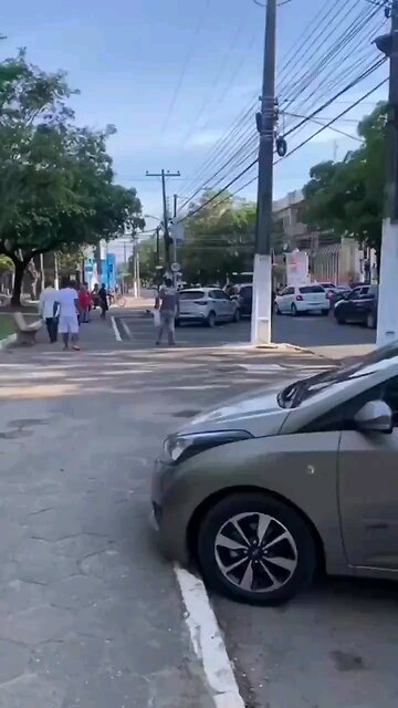 Machete wielding man gets a valuable lesson.