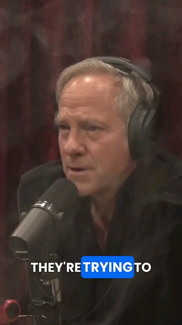 Why Comedians Laugh at Themselves! #comedians #laugh #joerogan