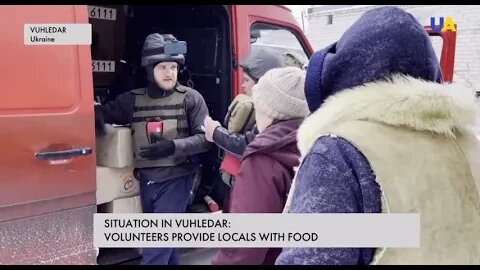 Vuhledar under attack, volunteers provide locals with food and warmth