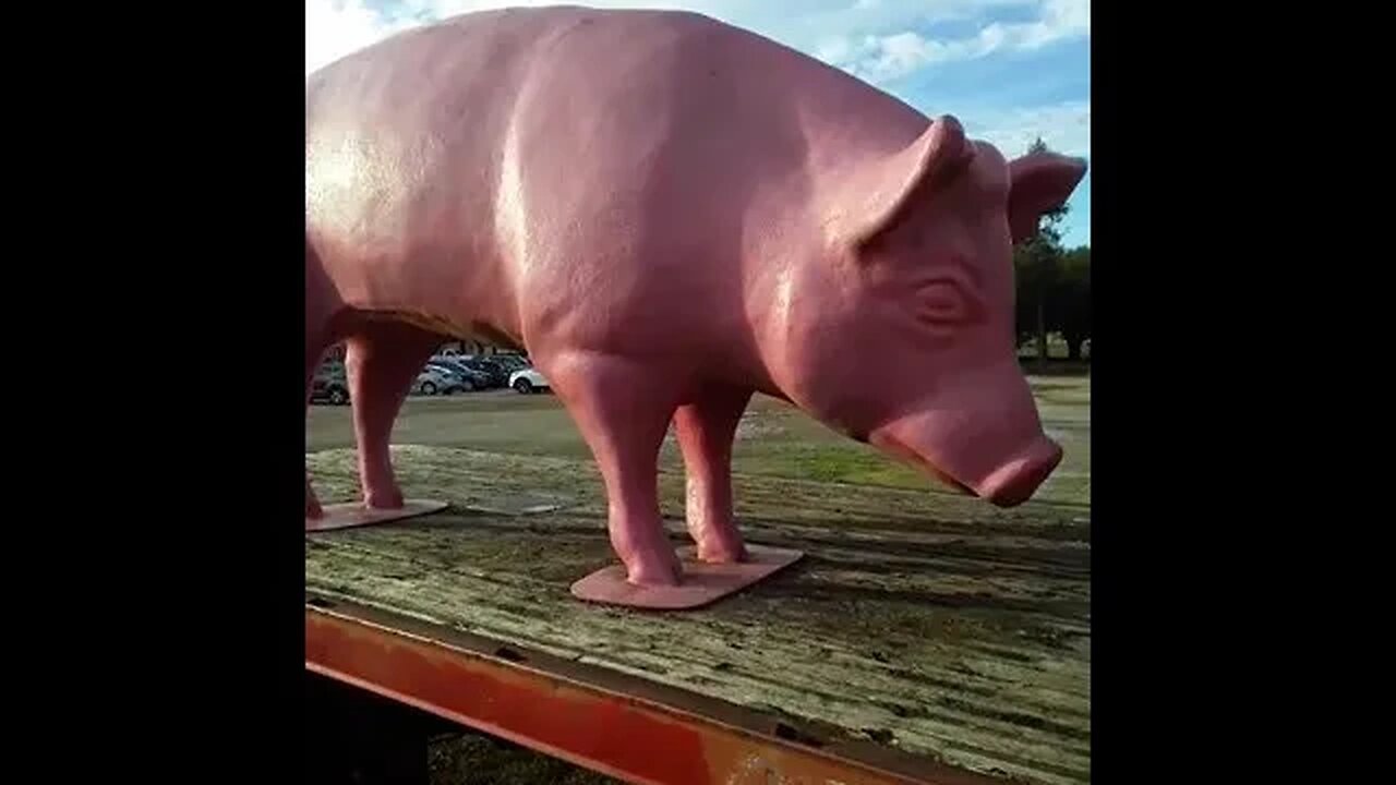 Oprah Winfrey Statue 🤣