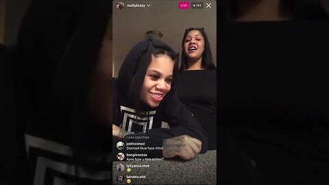 Twin Sisters On Instagram Live Have A roast session With Their Followers *GETS KRAZY*😬 08.02.23.