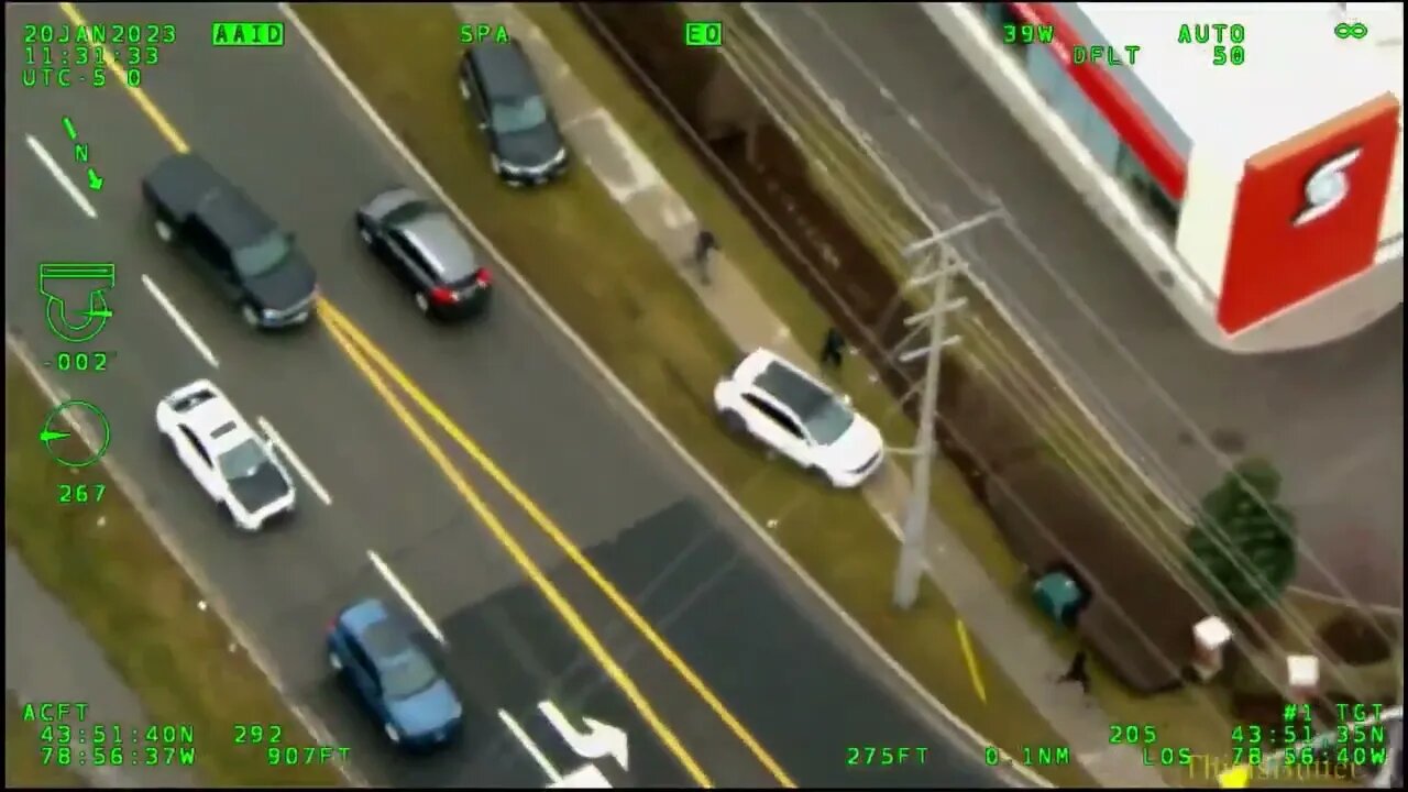 Chaotic police chase of 4 men wanted for GTA robberies #shorts Like 👍 and Subscribe
