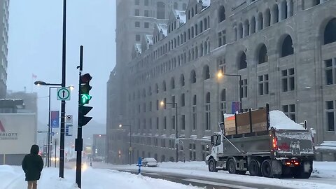Montréal Fully Loaded Snow Truck