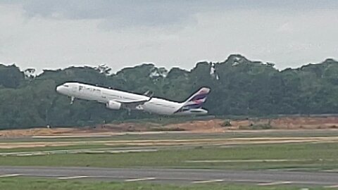 Boeing 737 MAX 8 PR-XMA departs to Santarém and Airbus A321 PT-XPI takeoff to Guarulhos from Manaus