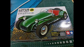 Unboxing Tamiyas Lotus Super 7 Part 1