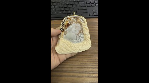 Massive vintage hand carved shell cameo 18K gold pendant brooch