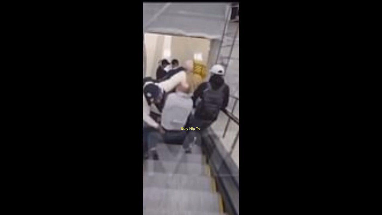 RAPPER JIM JONES JUMPED AT THE AIRPORT