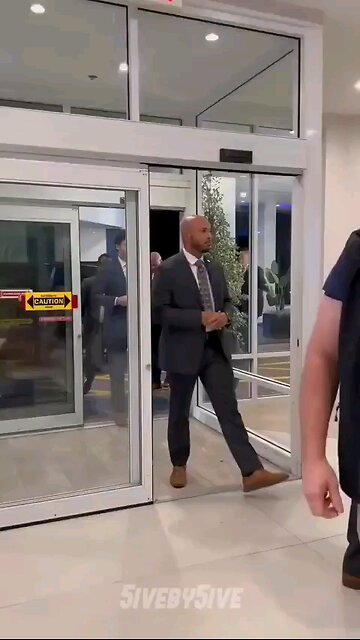 Trudeau Escorted Into Elevator By US Marshall- Interesting...