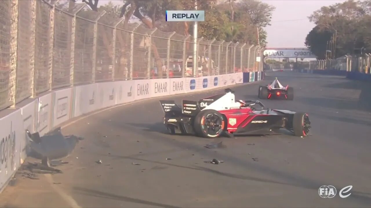 Pascal Wehrlein big accident during free practice #HyderabadEPrix | That was a big hit