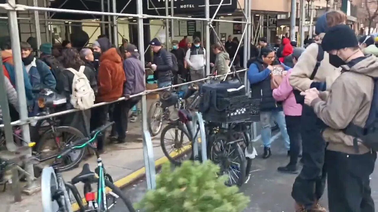 Outside the Watson Hotel 400 W57th st 1/30/23 @thenyic @NYCImmigrants