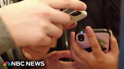 More schools ban cell phones during classes