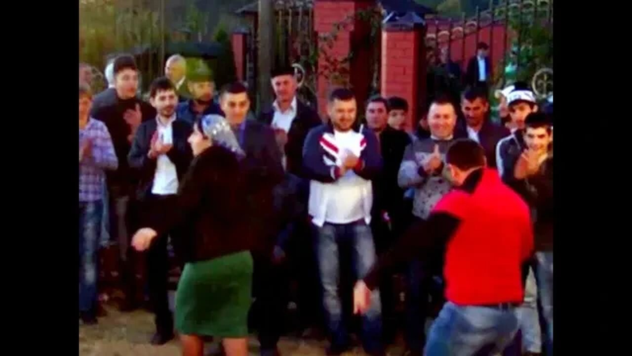 Старый Чеченский Ловзар. Чеченец красиво танцует лезгинку