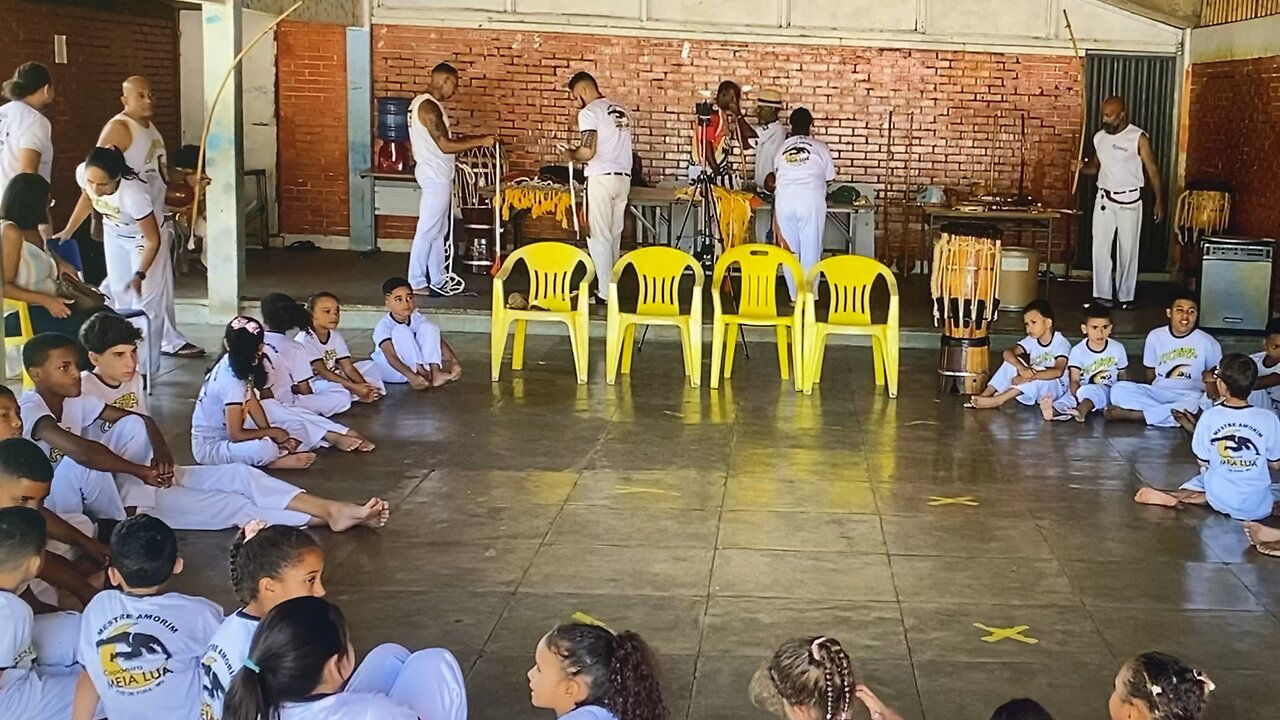 http://universidadedacapoeira.com/