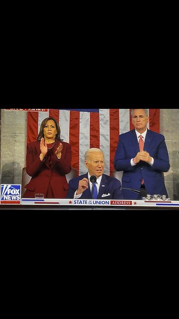 The imbecile in the White House just tried to honor Tyre Nichols by getting his name wrong TWICE !!