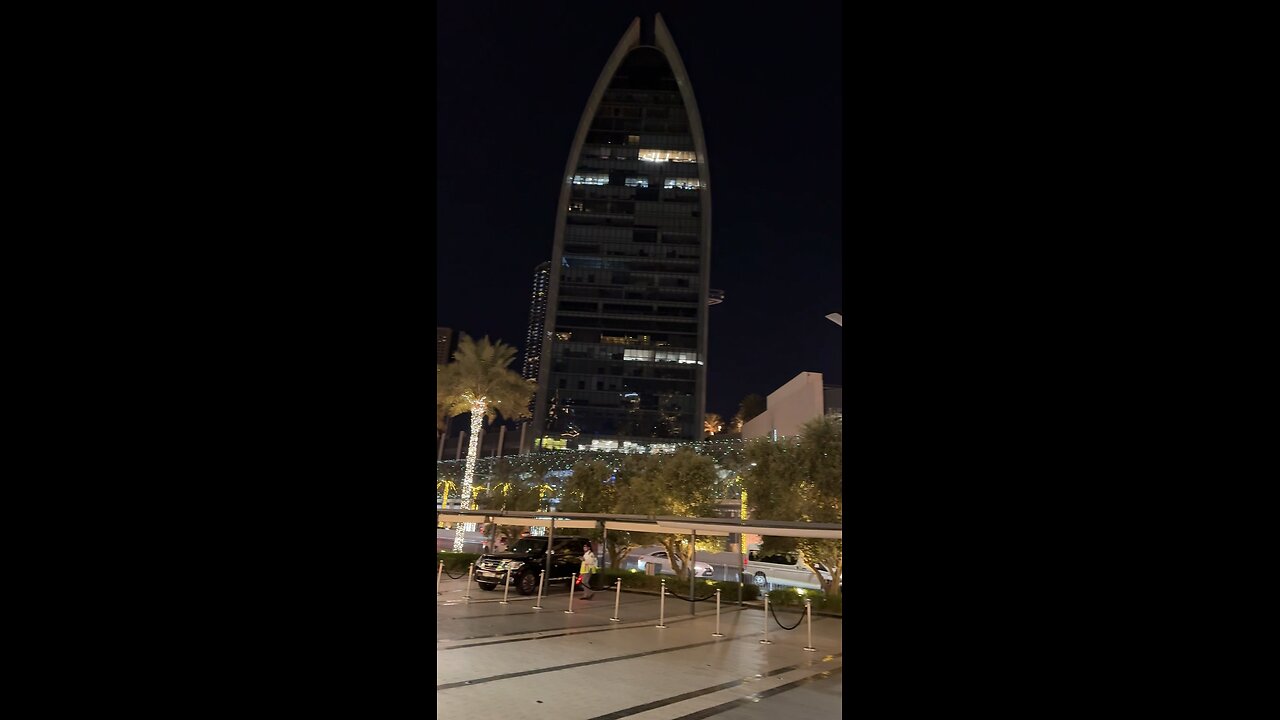 The Reflection Of Burj Khalifa😍