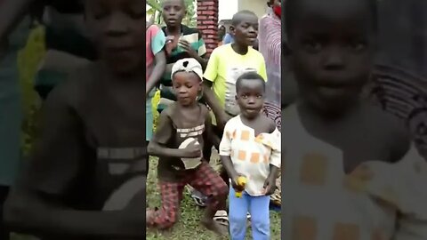 see children eat music