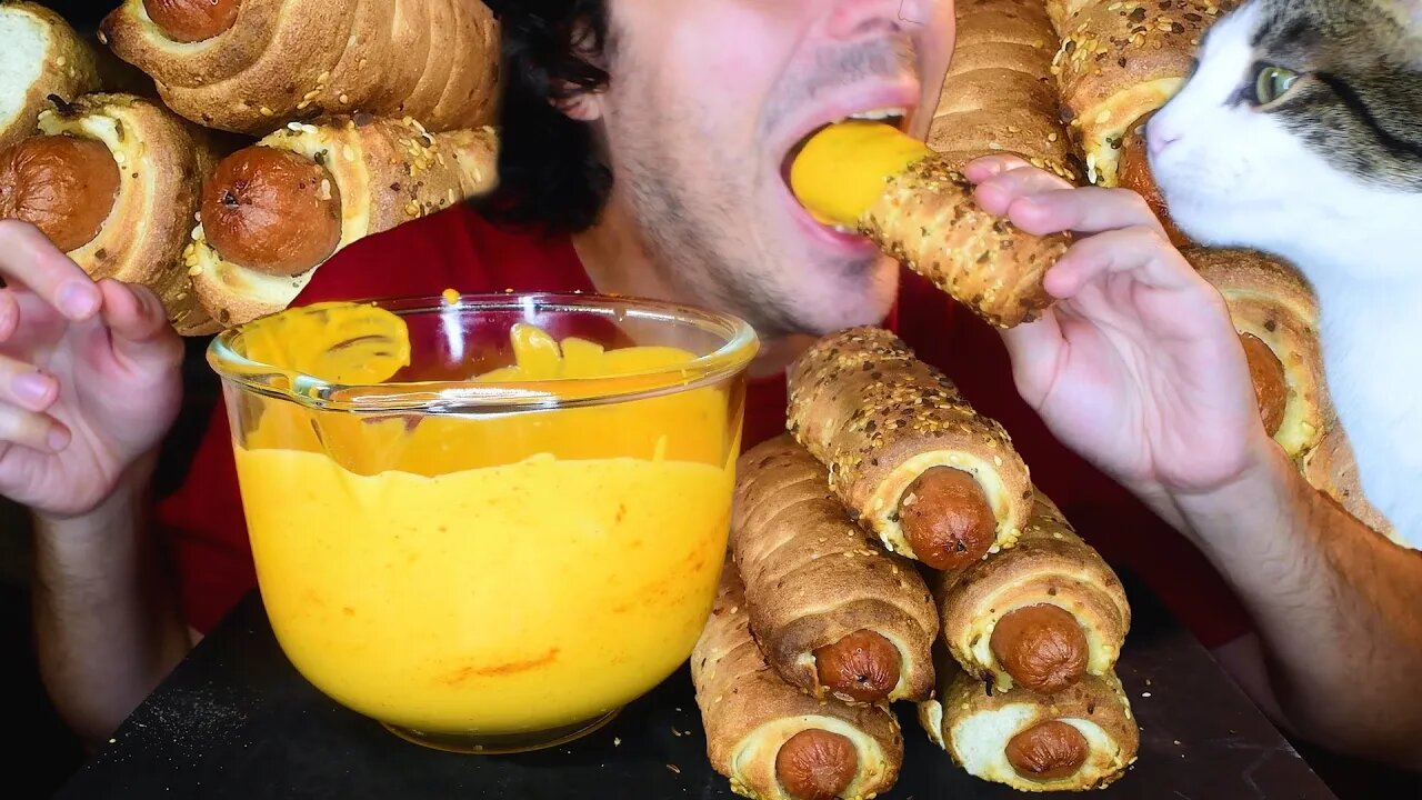 CHEESE SAUCE BAGEL HOT DOGS PARTY! *ASMR NO TALKING * NOMNOMSAMMIIEBOY