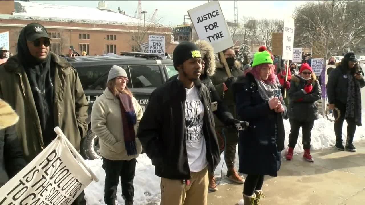 Dozens march to MPD headquarters in rally honoring Tyre Nichols