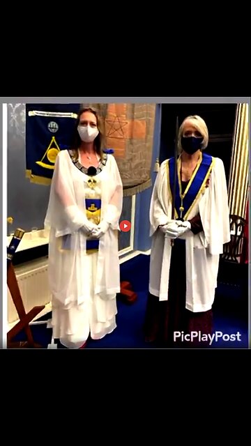 GRETA THUNBERG’S FREEMASON HAND GESTURES WHILE FINGERING HER OWN TRANNY HAND HOLE FOR “ITS” HANDLERS